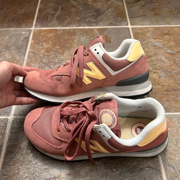 New Balance 574 Pink and White Sneakers - Picture 1 of 4